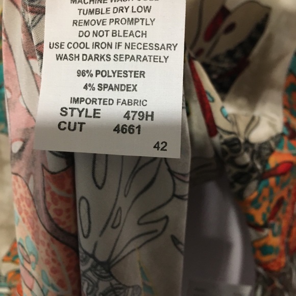 Beautiful NWT N Touch colorful palm blouse Small - Picture 6 of 8
